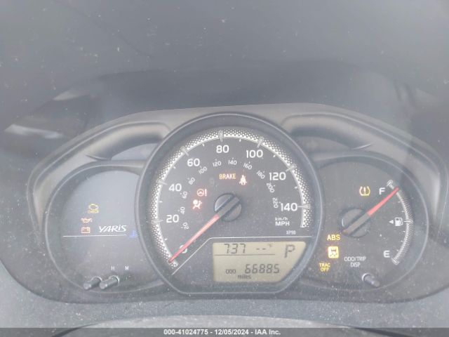 VNKKTUD33FA038425 Toyota YARIS LE