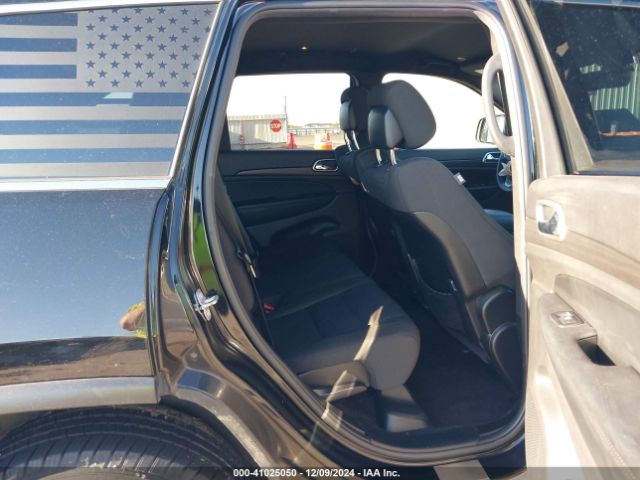 1C4RJEAG4JC142123 Jeep Grand Cherokee Laredo E 4x2