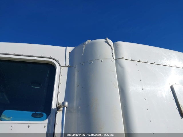Продажа на аукционе авто 2000 Kenworth Construction T600, vin: 3WKAD69X0YF831010, номер лота: 41025106