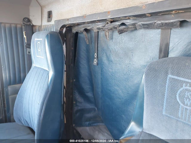 Продажа на аукционе авто 2000 Kenworth Construction T600, vin: 3WKAD69X0YF831010, номер лота: 41025106