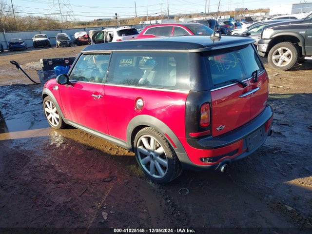 2008 MINI COOPER S CLUBMAN WMWMM33518TP89037 Photo 2