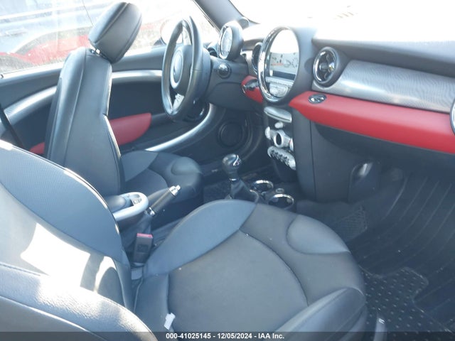 2008 MINI COOPER S CLUBMAN WMWMM33518TP89037 Photo 4