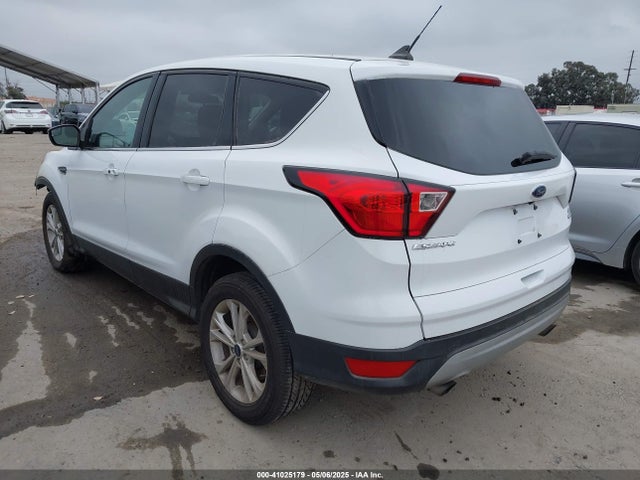 1FMCU0GD3KUA20180 Ford ESCAPE SE