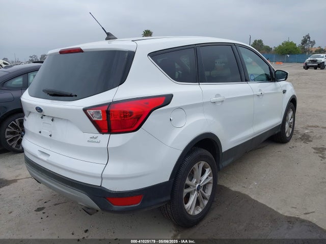 1FMCU0GD3KUA20180 Ford ESCAPE SE