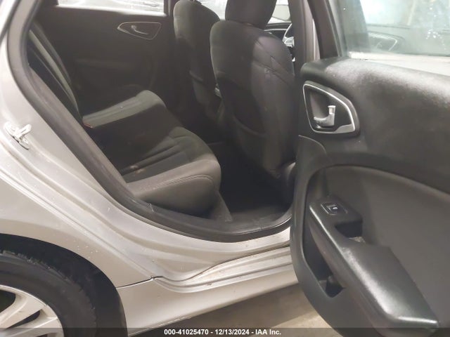 Chrysler 200 Limited 2015 1C3CCCABXFN602961 Image 8