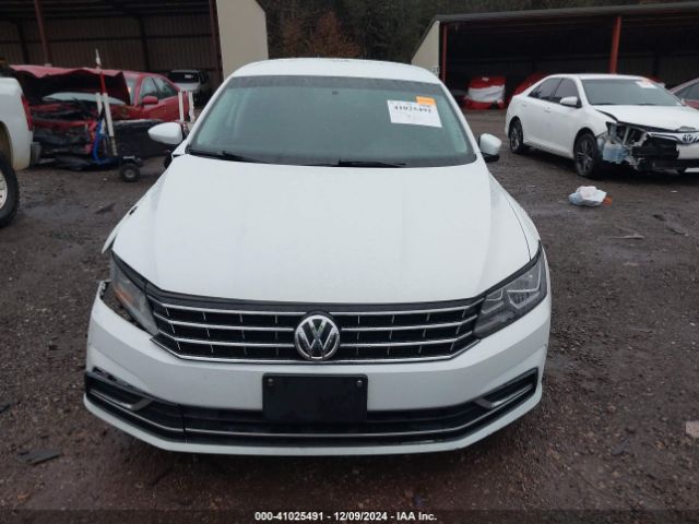 1VWAT7A3XGC029718 Volkswagen Passat 1.8t S