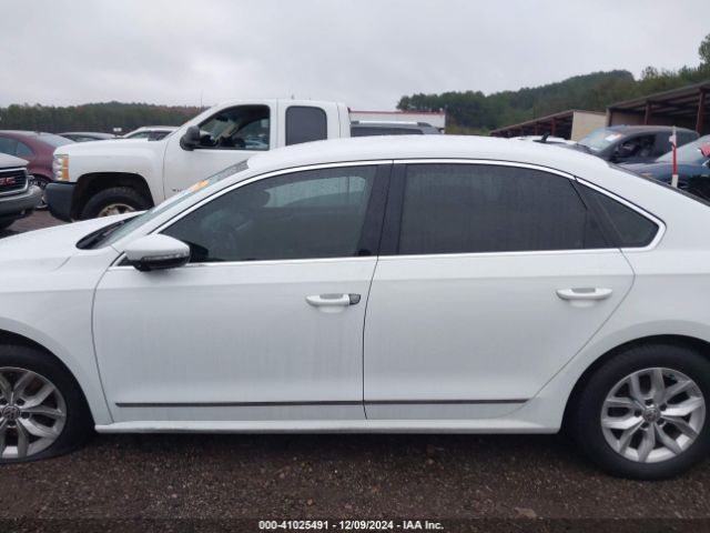 1VWAT7A3XGC029718 Volkswagen Passat 1.8t S