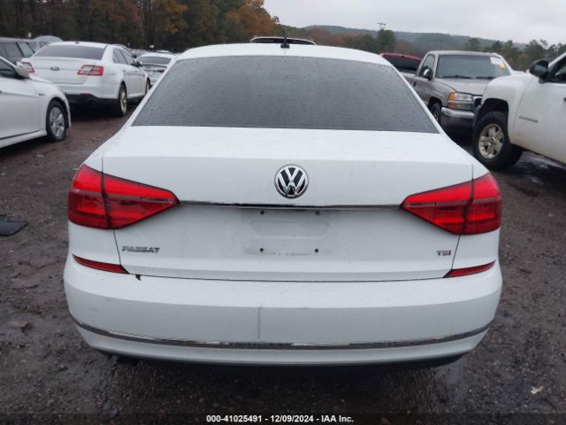 1VWAT7A3XGC029718 Volkswagen Passat 1.8t S