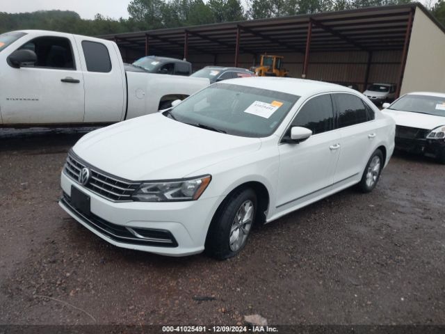 1VWAT7A3XGC029718 Volkswagen Passat 1.8t S