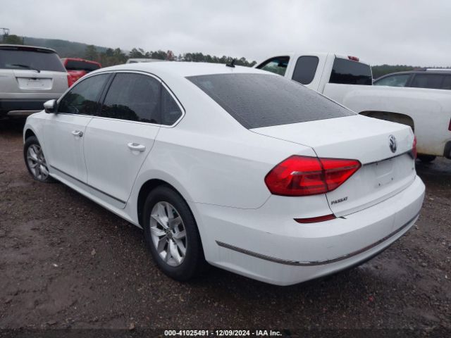 1VWAT7A3XGC029718 Volkswagen Passat 1.8t S