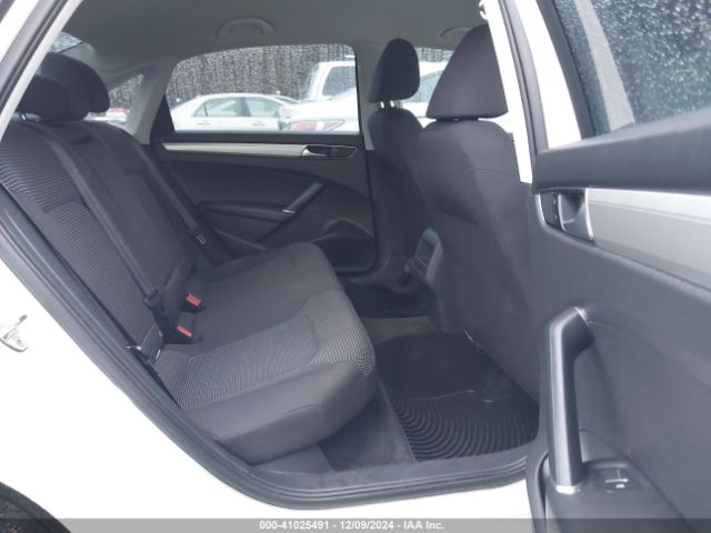 1VWAT7A3XGC029718 Volkswagen Passat 1.8t S