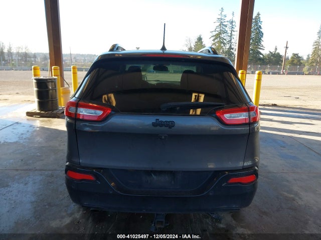1C4PJLCB1JD589032 Jeep Cherokee Latitude Tech Connect Fwd