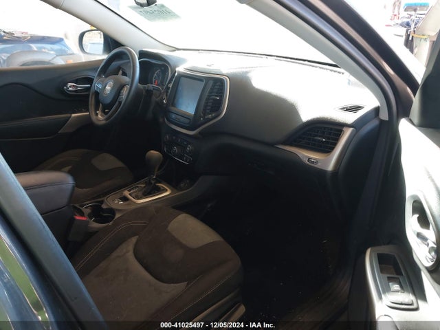 1C4PJLCB1JD589032 Jeep Cherokee Latitude Tech Connect Fwd