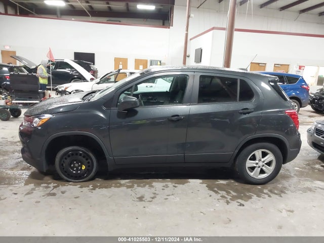 Chevrolet TRAX LS 2019 3GNCJNSB8KL226693 Image 14