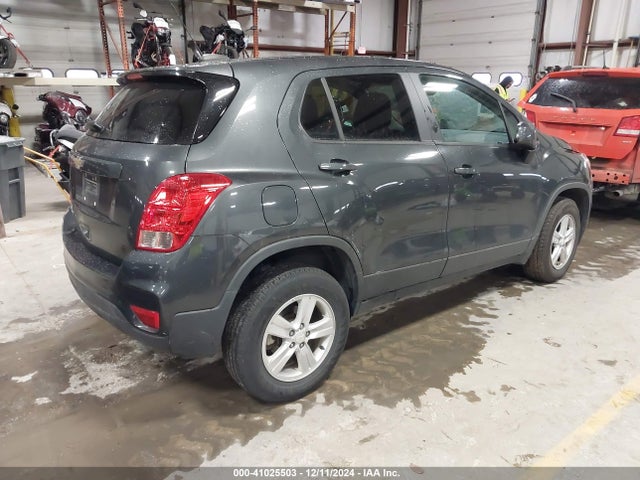 Chevrolet TRAX LS 2019 3GNCJNSB8KL226693 Image 4