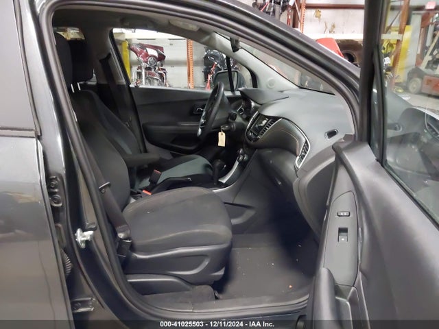 Chevrolet TRAX LS 2019 3GNCJNSB8KL226693 Image 5