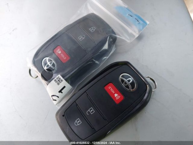 JTDACAAU3R3032732 Toyota Prius Le