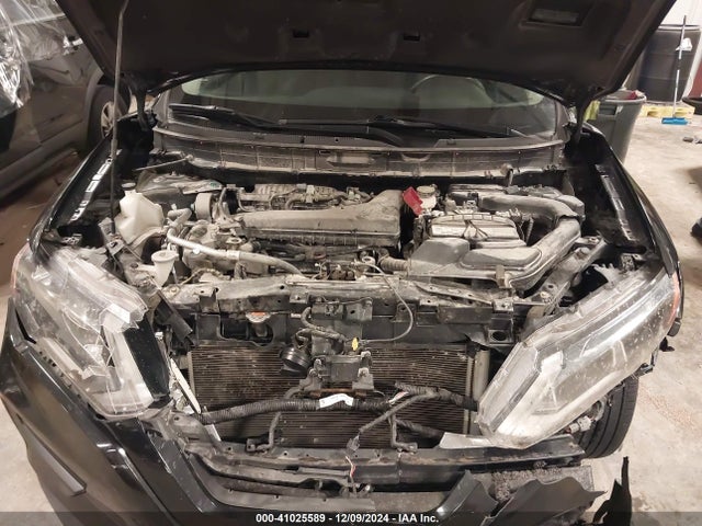 KNMAT2MV6JP500301 Nissan ROGUE SV