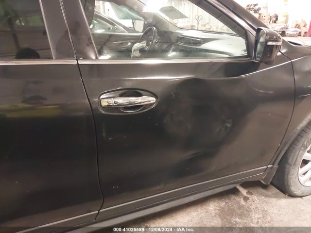 KNMAT2MV6JP500301 Nissan ROGUE SV