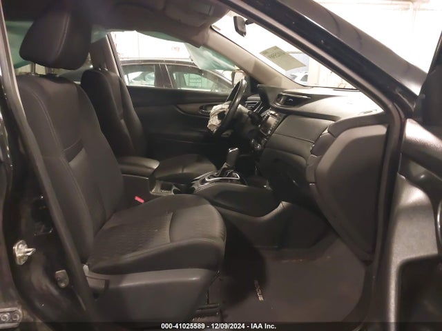 KNMAT2MV6JP500301 Nissan ROGUE SV