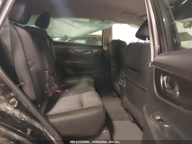 KNMAT2MV6JP500301 Nissan ROGUE SV