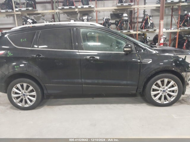 1FMCU9J9XHUB51401 Ford Escape Titanium