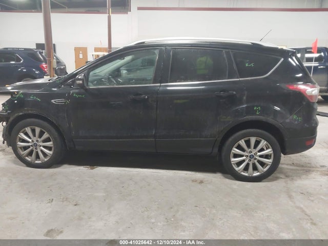 1FMCU9J9XHUB51401 Ford Escape Titanium