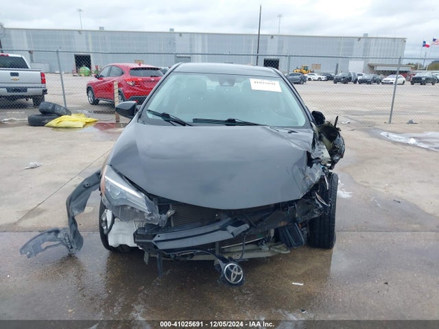 Toyota COROLLA LE 2018 5YFBURHE7JP847932 Image 13