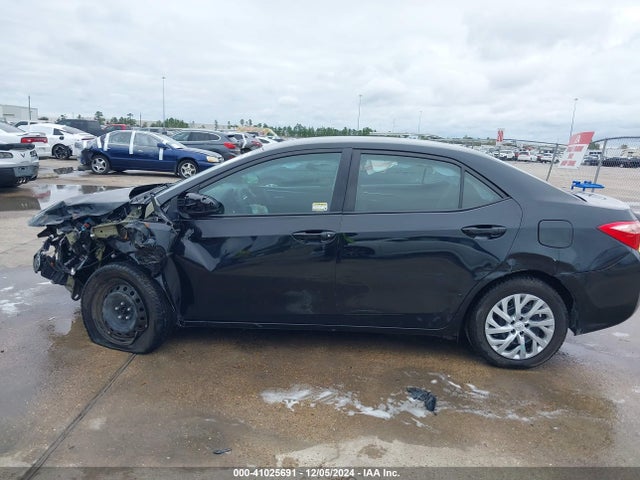 Toyota COROLLA LE 2018 5YFBURHE7JP847932 Image 15