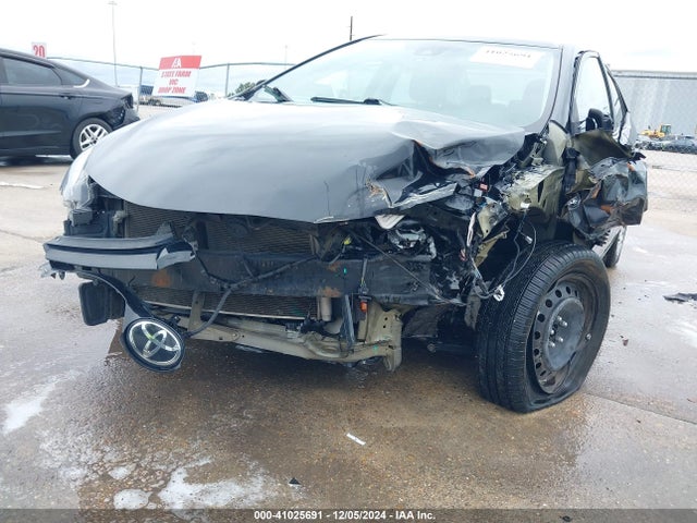 Toyota COROLLA LE 2018 5YFBURHE7JP847932 Image 6