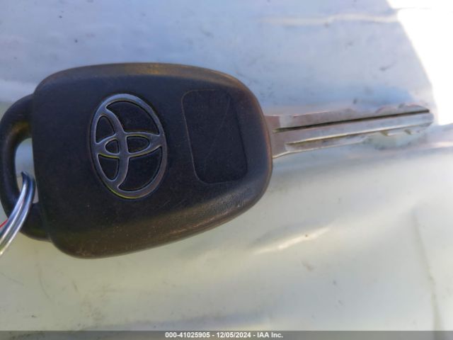 JTDKDTB37E1575042 Toyota Prius C Two