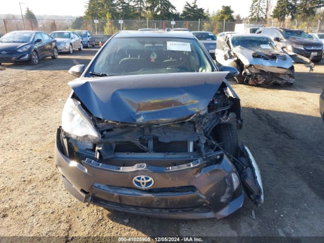 JTDKDTB37E1575042 Toyota Prius C Two