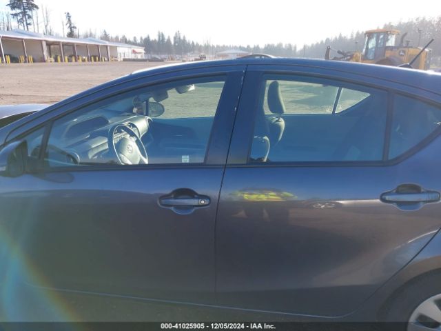 JTDKDTB37E1575042 Toyota Prius C Two