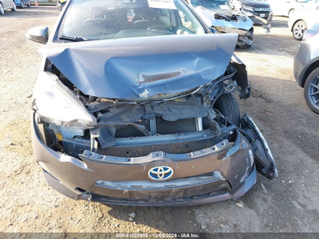 JTDKDTB37E1575042 Toyota Prius C Two