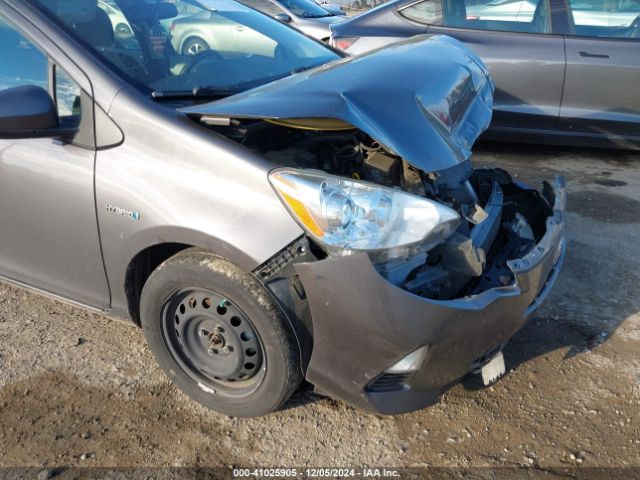 JTDKDTB37E1575042 Toyota Prius C Two