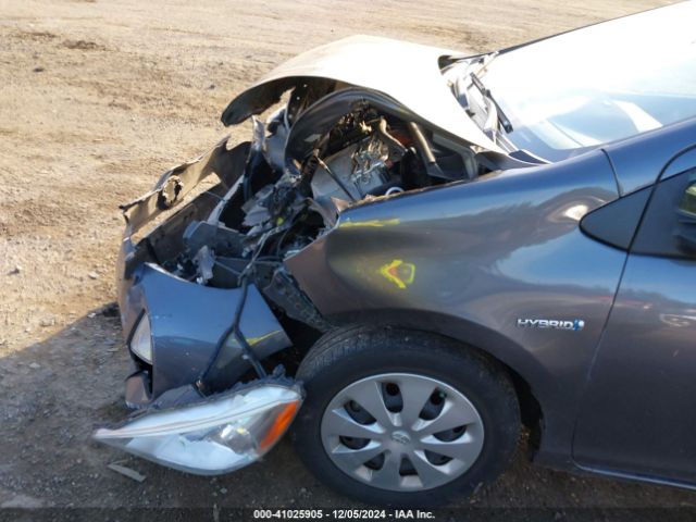 JTDKDTB37E1575042 Toyota Prius C Two