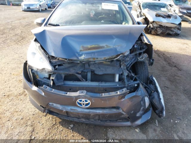 JTDKDTB37E1575042 Toyota Prius C Two