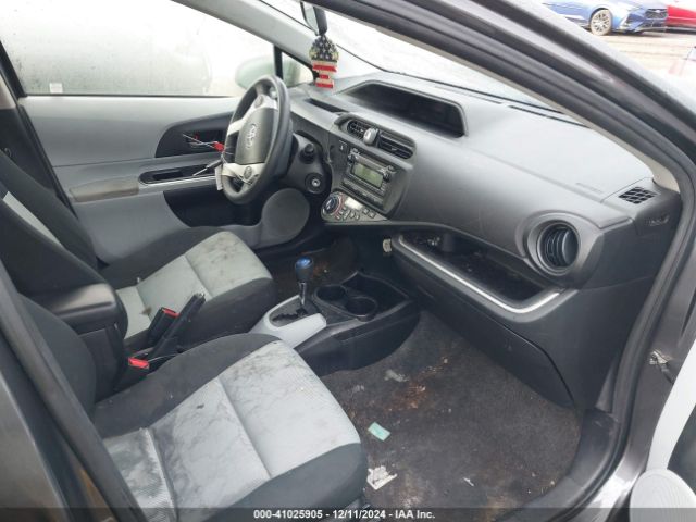 JTDKDTB37E1575042 Toyota Prius C Two