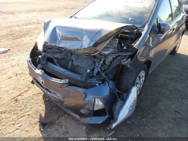 JTDKDTB37E1575042 Toyota Prius C Two