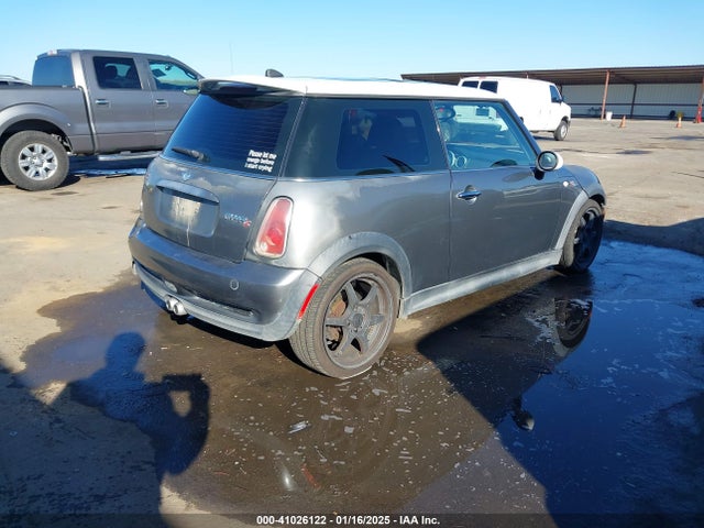 2006 MINI COOPER S WMWRE33516TJ48308 Photo 3