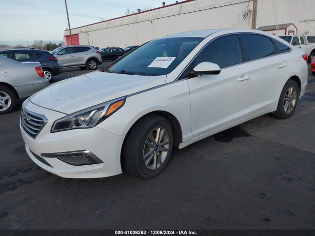 Hyundai SONATA SE 2015 5NPE24AF5FH005765 Image 2