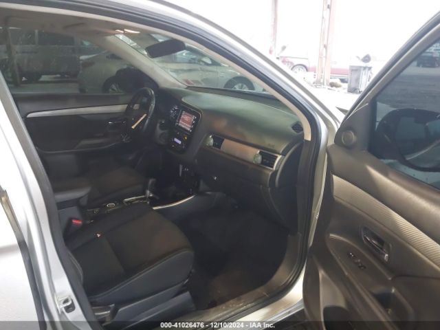 JA4AZ3A32JZ049129 Mitsubishi Outlander Se
