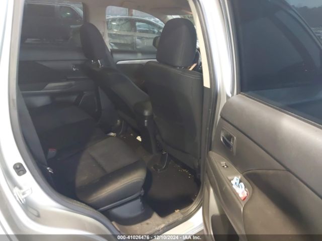 JA4AZ3A32JZ049129 Mitsubishi Outlander Se