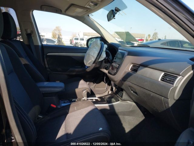 JA4AZ3A38HZ033642 Mitsubishi Outlander Se