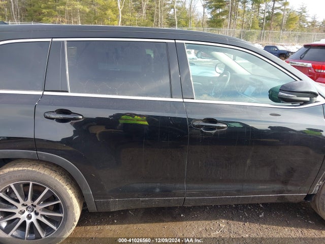 5TDJZRFH6JS889607 Toyota Highlander Se