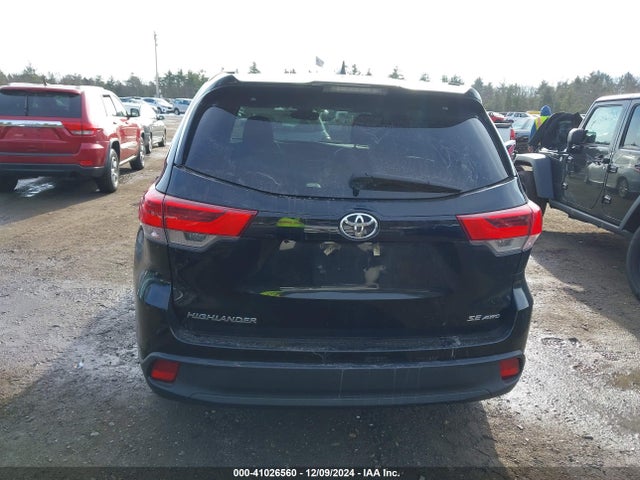 5TDJZRFH6JS889607 Toyota Highlander Se
