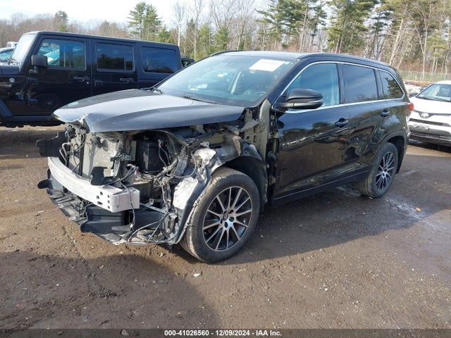 5TDJZRFH6JS889607 Toyota Highlander Se