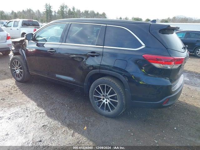 5TDJZRFH6JS889607 Toyota Highlander Se