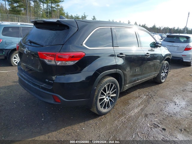 5TDJZRFH6JS889607 Toyota Highlander Se