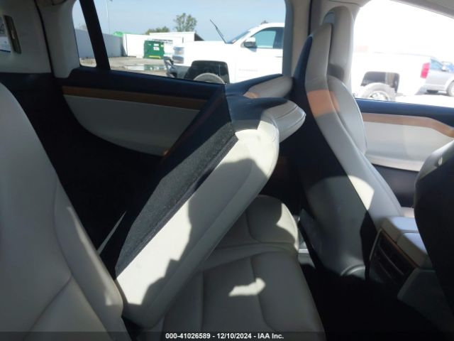 5YJXCAE26KF185794 Tesla Model X 100d/75d/long Range
